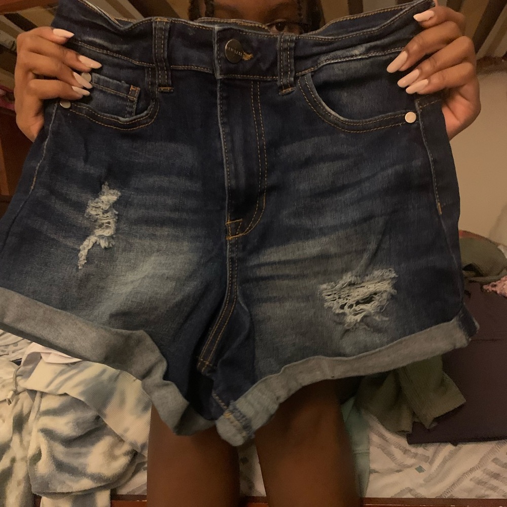 kendall + kylie jean shorts- dark blue jean shorts. size 3/26. barley worn.